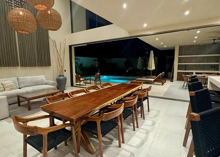 Erze 4 Bedrooms And Private Pool